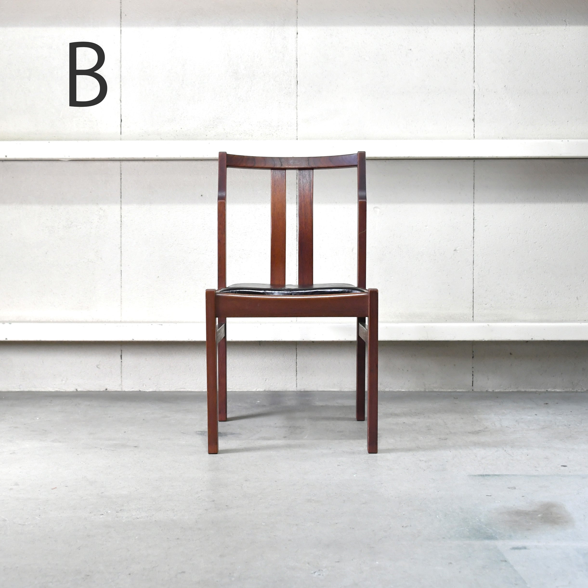 Japan vintage Teakwood Leather Dining chair ISETAN Department furniture Scandinavian design / ジャパンヴィンテージ チーク材 レザー ダイニングチェア 伊勢丹 北欧デザイン