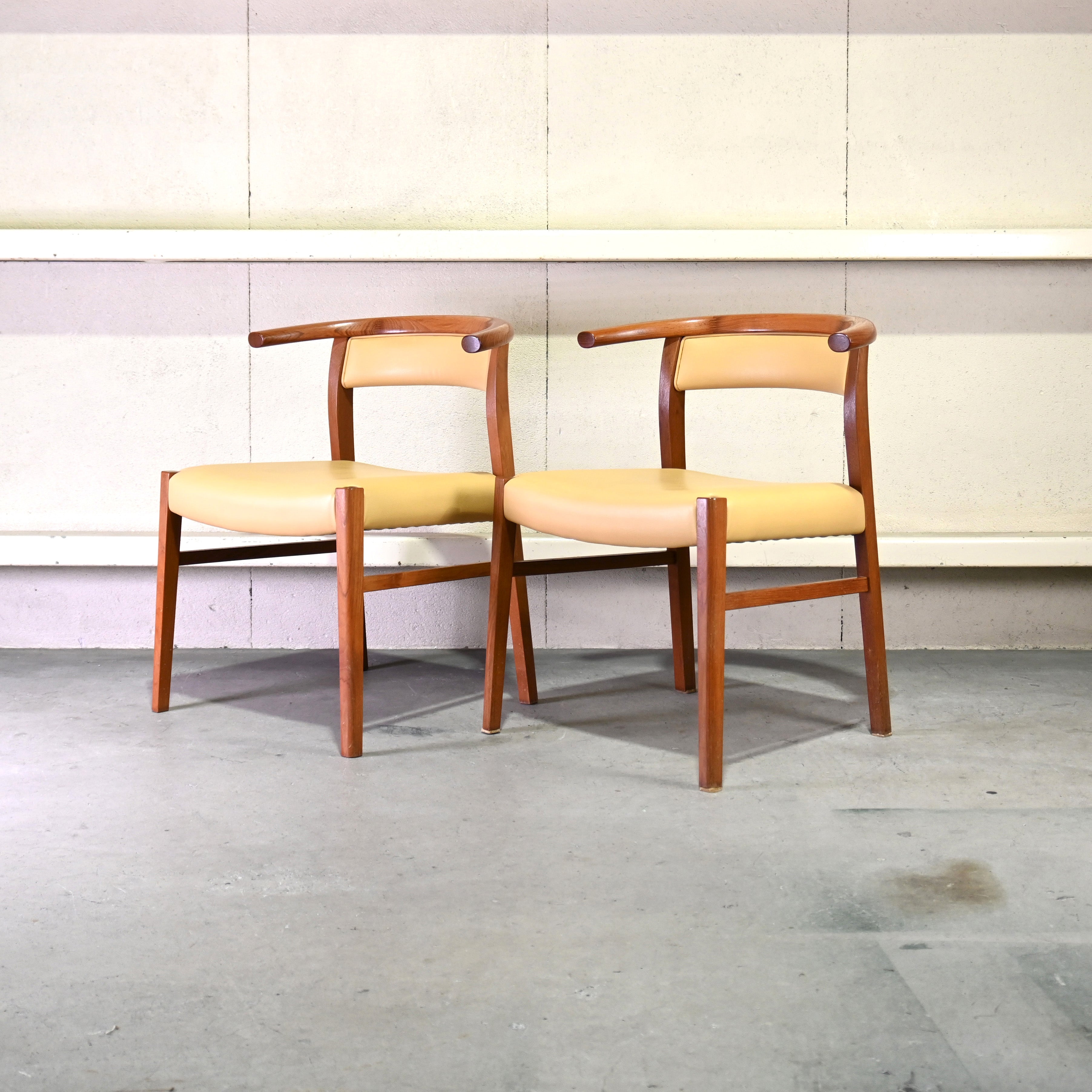 Aobayashi Seisakujyo Teakwood Arm Dining chair Japan vintage Scandinavian design / 青林製作所 チーク材 アーム ダイニングチェア ジャパンヴィンテージ 北欧デザイン