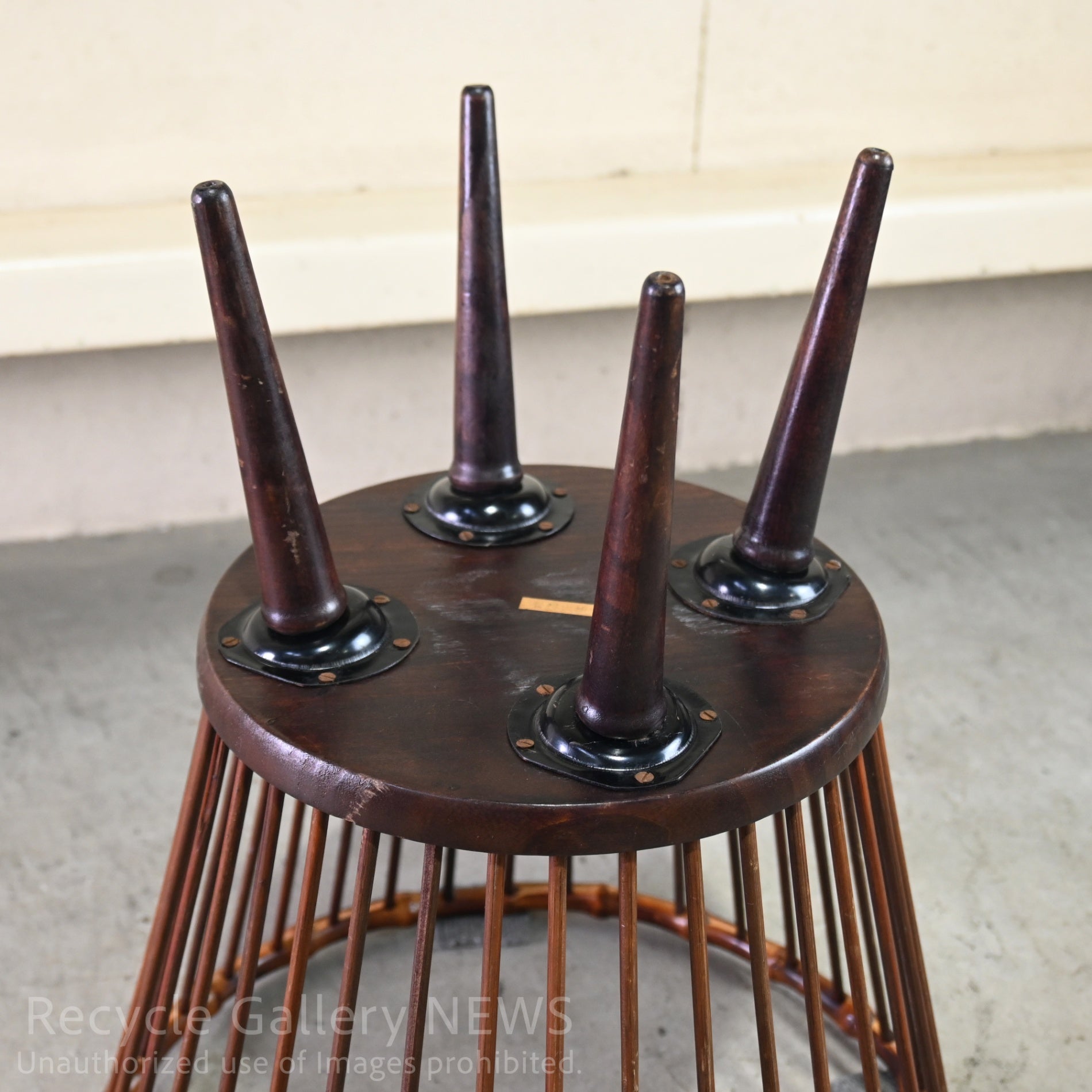 Vintage Wood & Bamboo Basket Dark Brown Magazine Rack Planter Covers Boho interior Crafts Japanese Modern / ヴィンテージ 木竹脚付きバスケット ダークブラウン マガジンラック プランターカバー 民芸 和モダン アジアンインテリア