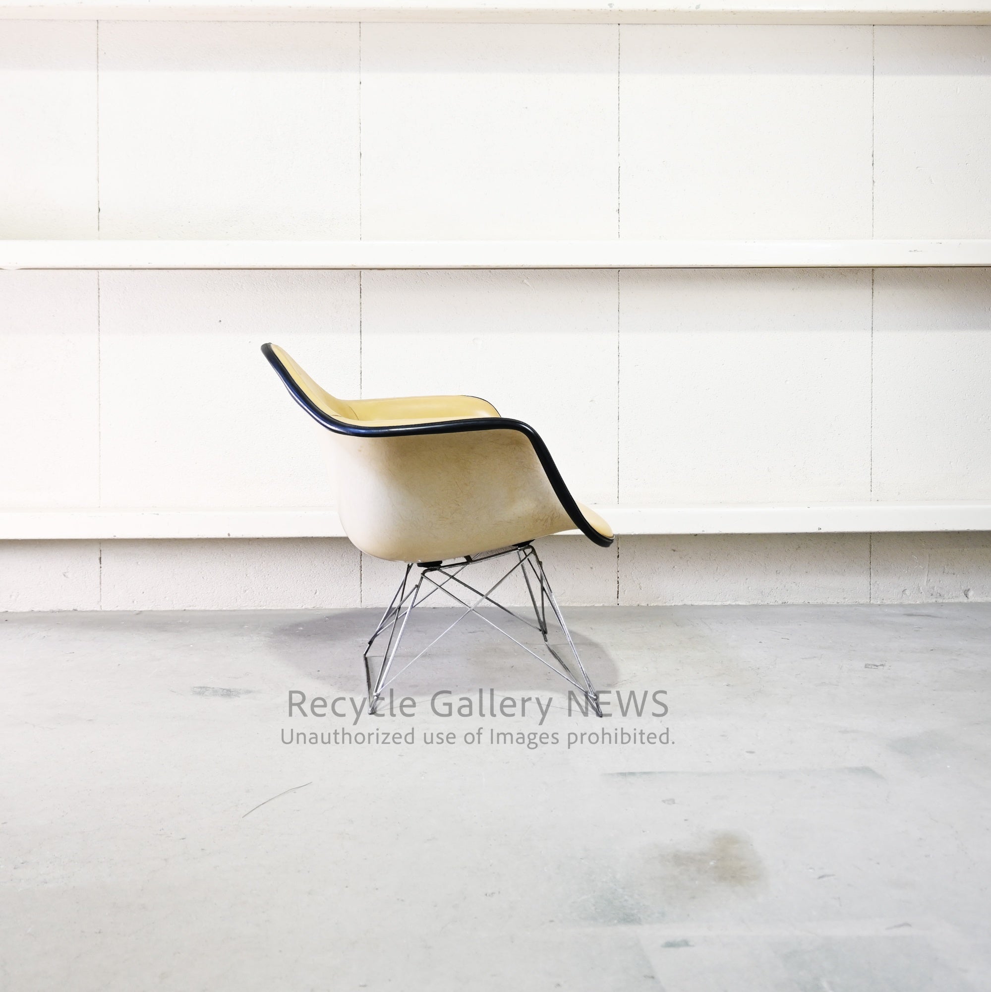 Vintage Herman Miller Eames 1st Generation Arm Shell Chair American Mid Century With Damage / ハーマンミラー イームズ アームシェルチェア 1ｓｔ ﾀﾞﾒｰｼﾞ イームズ夫妻 ミットセンチュリー アメリカ