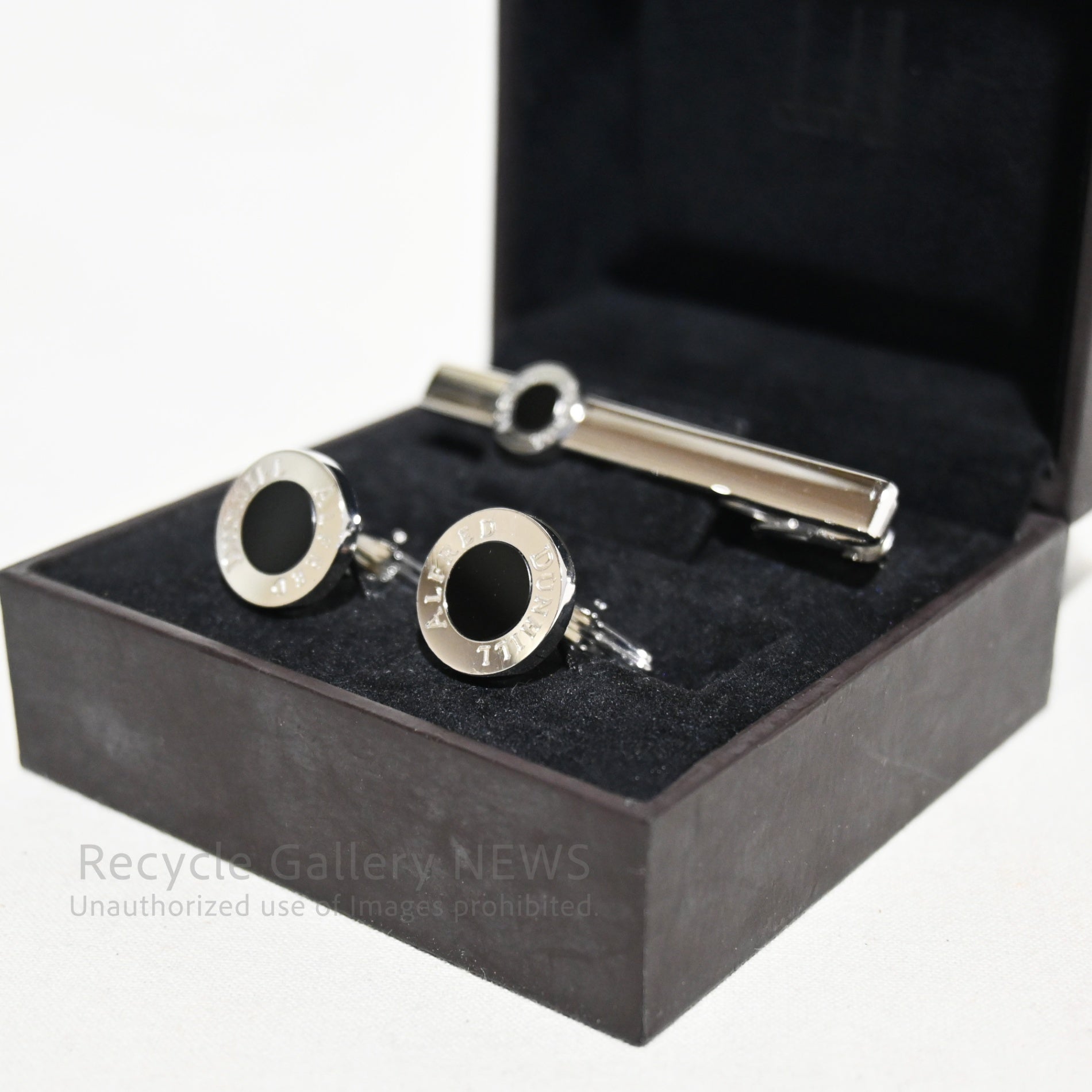 Dunhill Tie Bar and Cufflinks Set Sterling Silver 925 Onyx Tie Pin