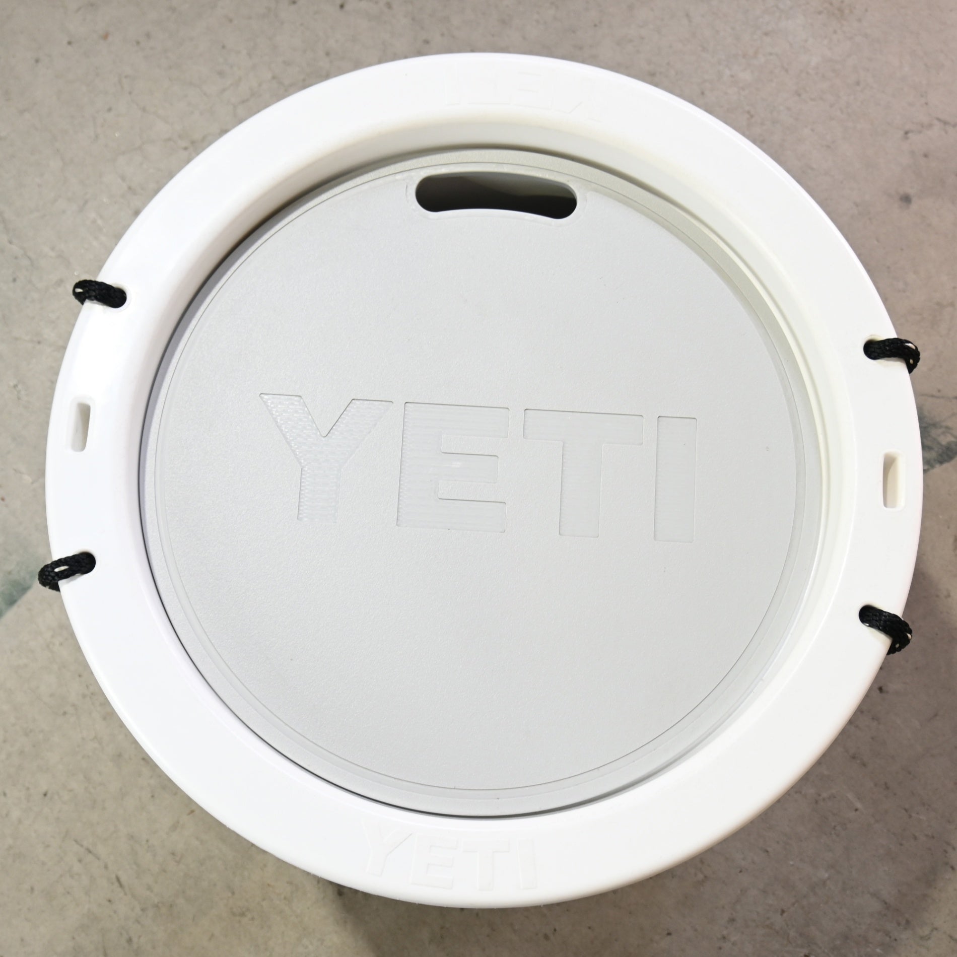 YETI Tank 45 Ice Cooler Bucket Cooler Box Outdoor Cooling USA / イエティ タンク45　アイスクーラーバケツ クーラーボックス アウトドア アメリカ