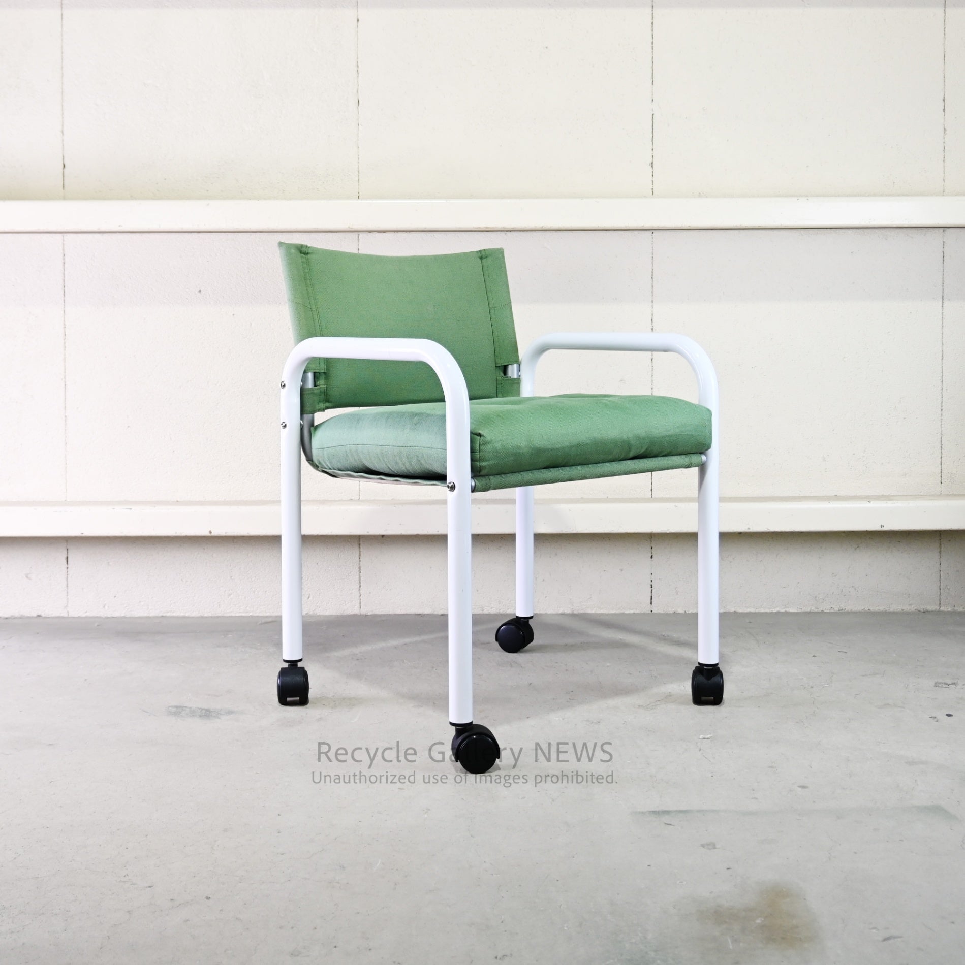 Innovator  Captain Chair Green Color Wood  Metal Sweden Scandinavian Modern Mid-Century / イノベーター キャプテン チェア 緑色 木 金属 スウェーデン 北欧モダン ミッドセンチュリー