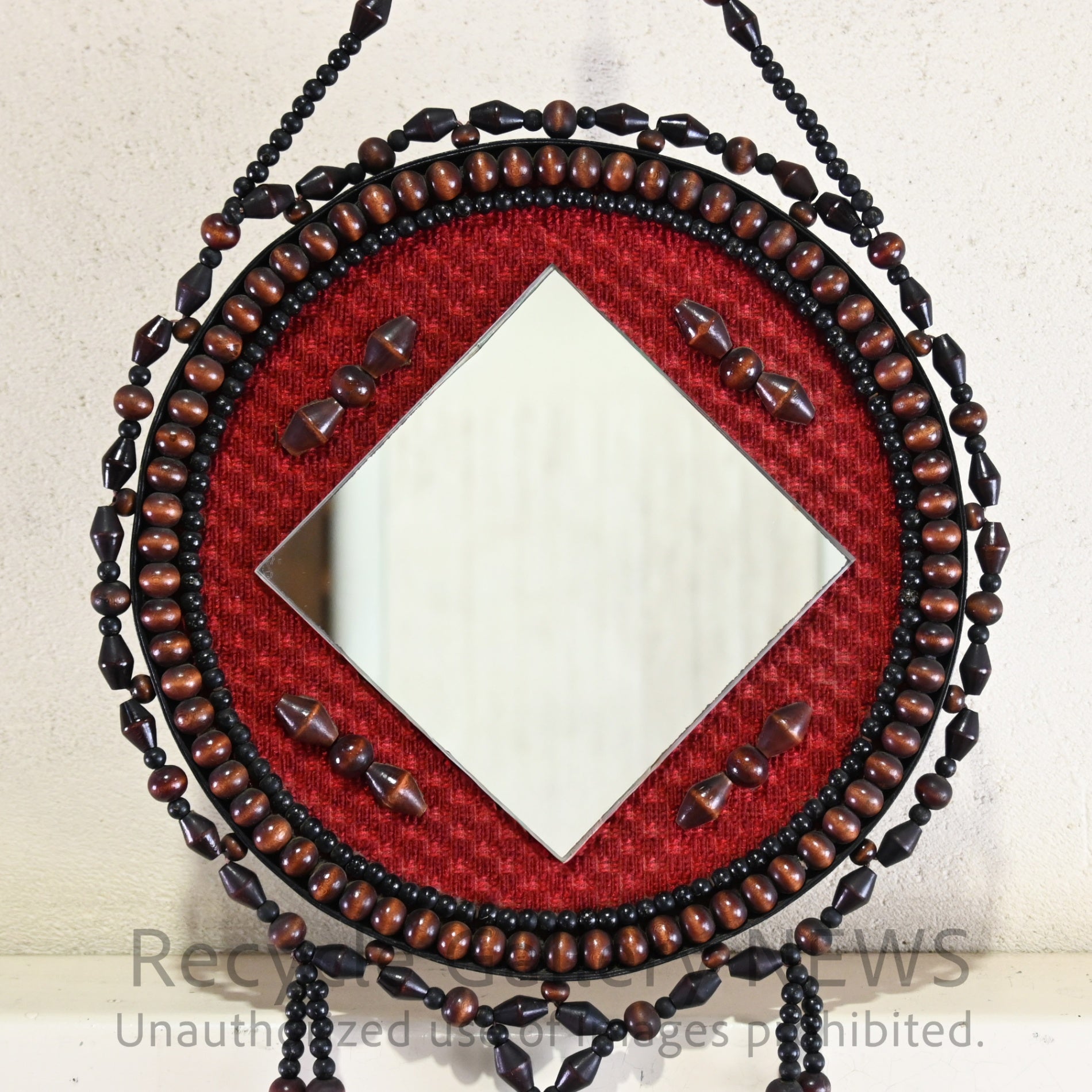 Vintage Wooden Beads Wall Mirror Showa Retro Ethnic Red Black Brown / ヴィンテージ 壁掛け ウッドビーズミラー 八幡山ボウル 昭和レトロ エスニック 赤 黒 茶