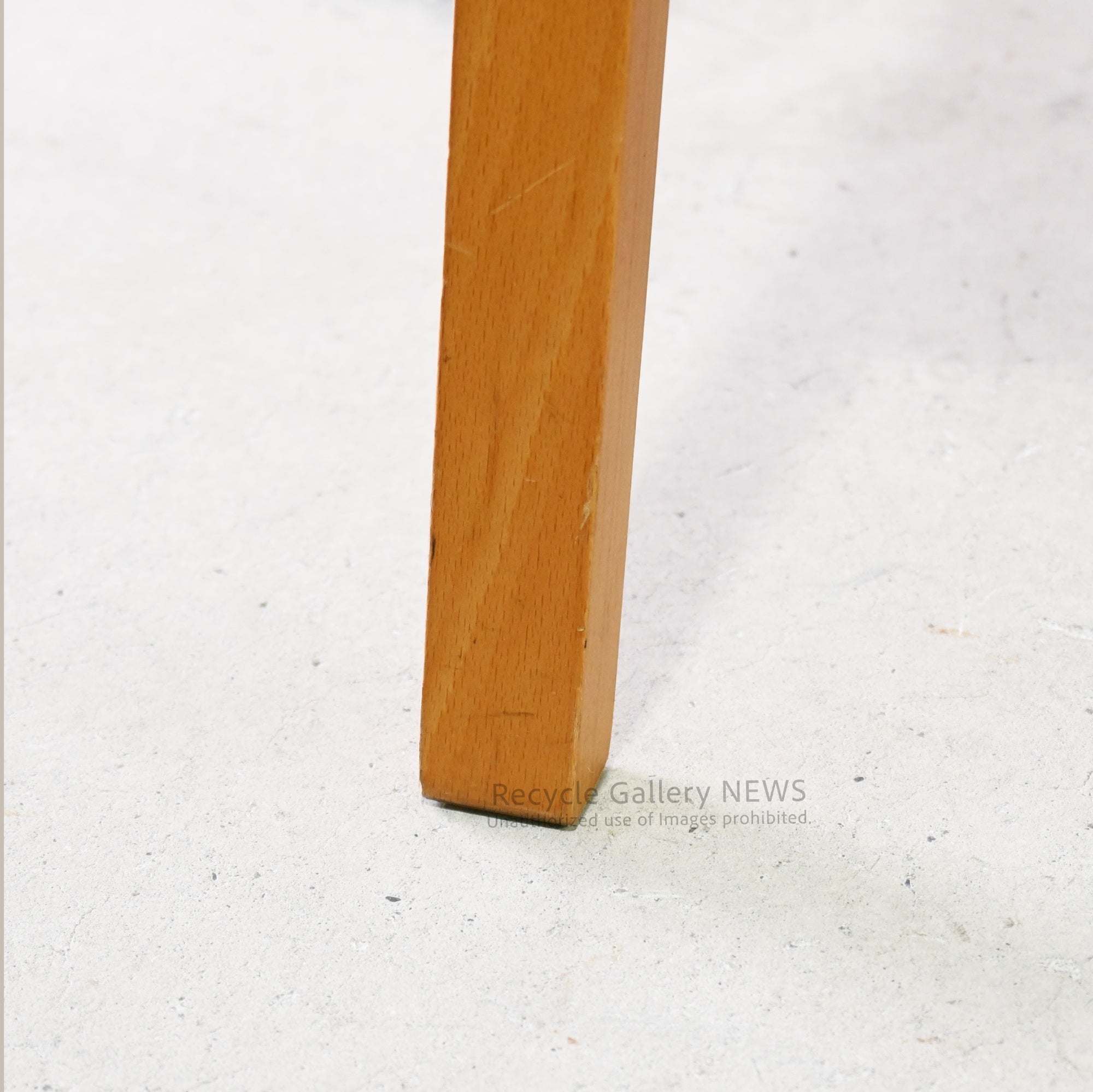 Tendo Mokko Wooden Green fabric Dining Chair with Accent Color Robust Craftsmanship / 天童木工 グリーンファブリック ダイニングチェア 木製 差し色 職人技 堅牢