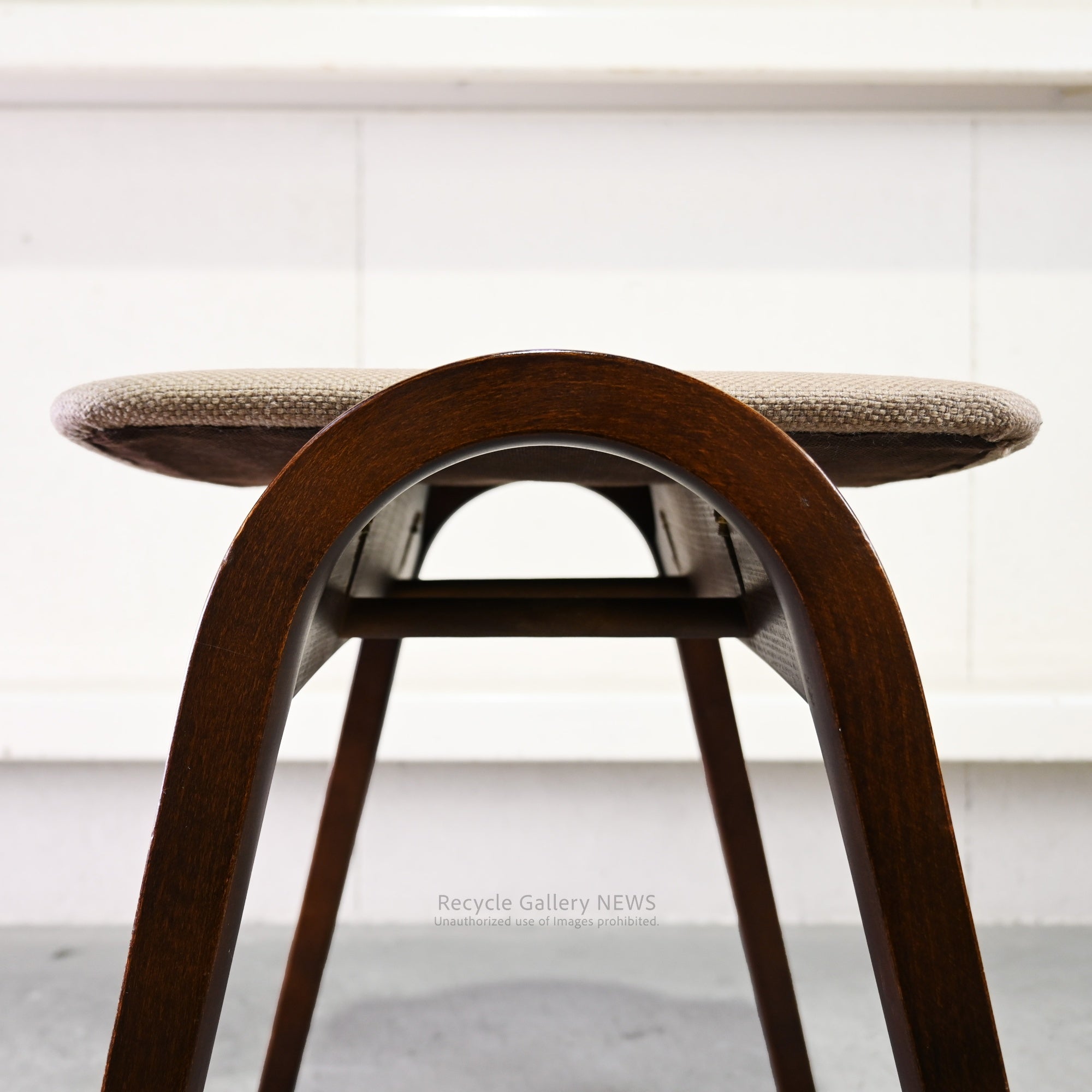 Bentwood "Kenmochi Stool" by Isamu Kenmochi for Akita Mokko Japanese Modern / 秋田木工 剣持スツール 日本 曲木 ジャパニーズモダン 剣持勇