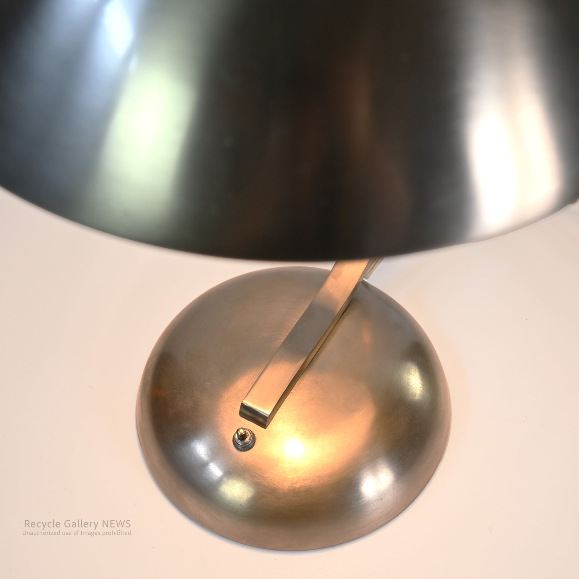 chrome desk lamp Rugged Industrial lamp Space Age Minimalist Design / クローム デスク ランプ スペースエイジ  無骨 インダストリアル ミニマル
