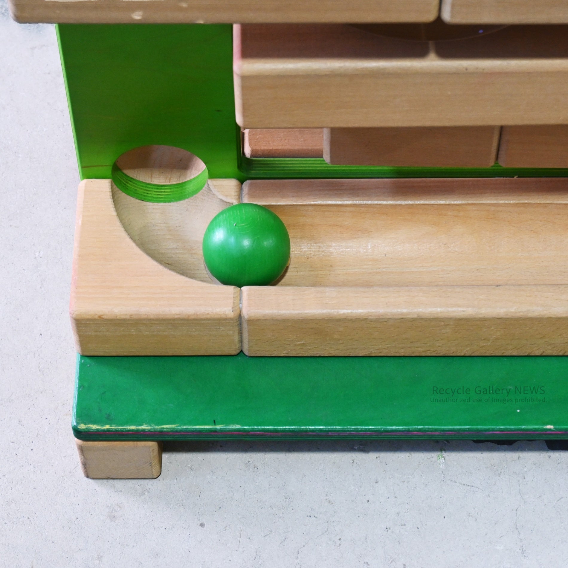 Bornelund Japanese Wooden Marble Run Educational Toy for All Ages / マーブルラン 木製 日本 知育玩具 オモチャ 全年齢