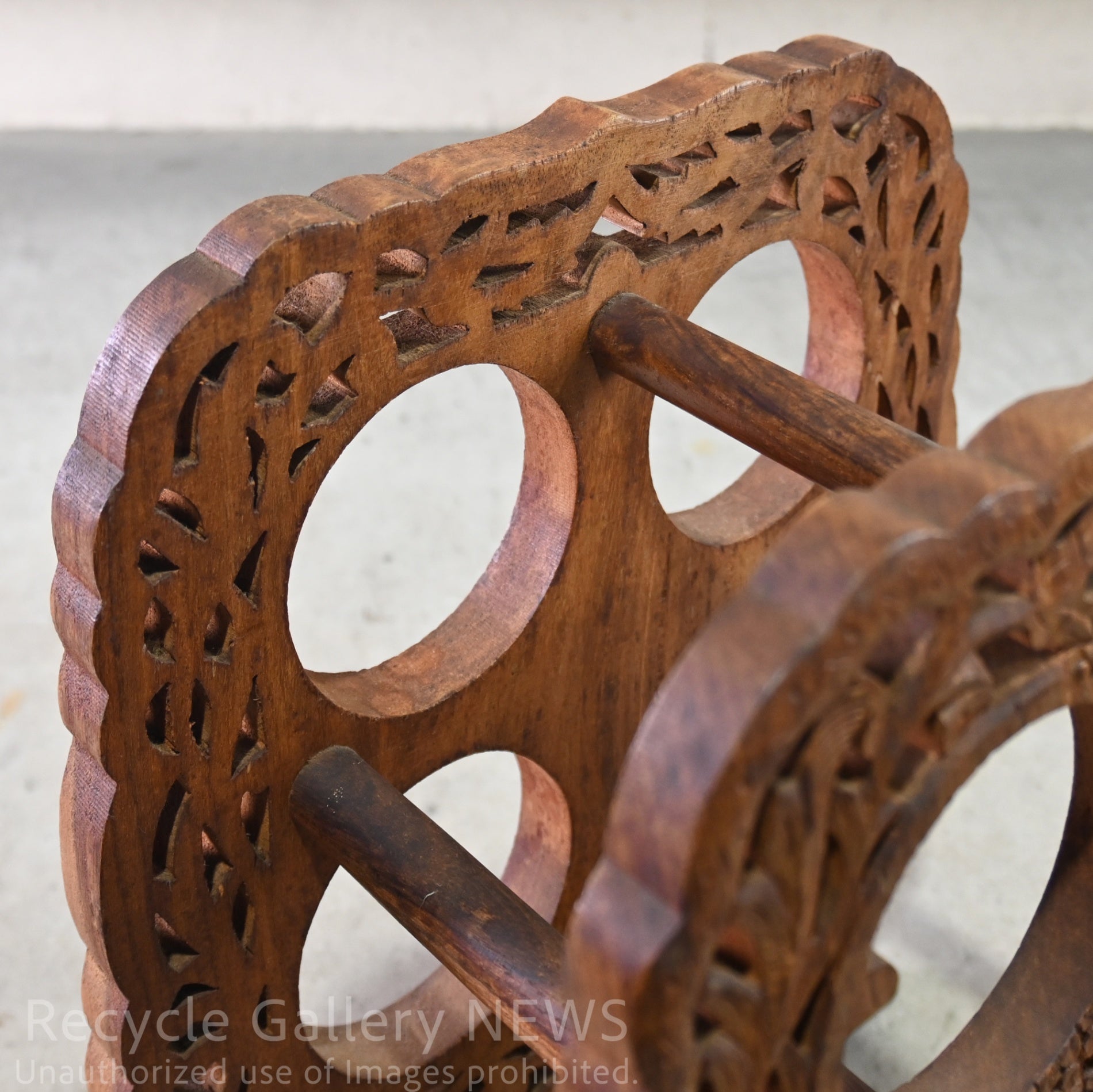 Indian Hand-Carved Wooden Wine Rack Dark Brown Oriental Boho / インド製 ハンドメイド 透かし彫り ワインラック 木製 ダークブラウン 収納ラック オリエンタル アジアンリゾート