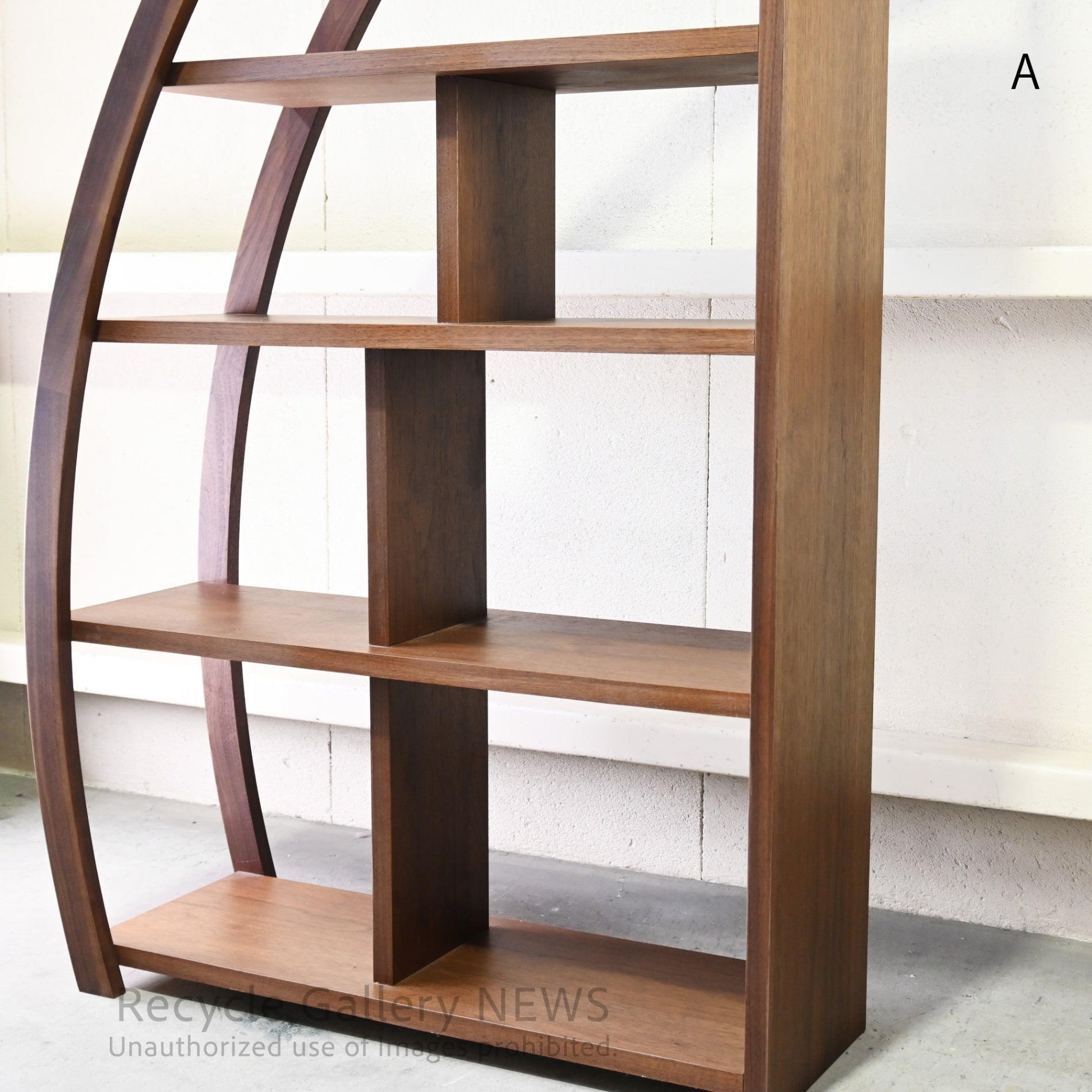 Maruyoshi Mingei Furniture DEEP Series Moon Shelf in Walnut Japanese Craftsmanship Moon Viewing  / マルヨシ民芸家具 ディープシリーズ ムーンシェルフ ウォールナット 職人技 お月見