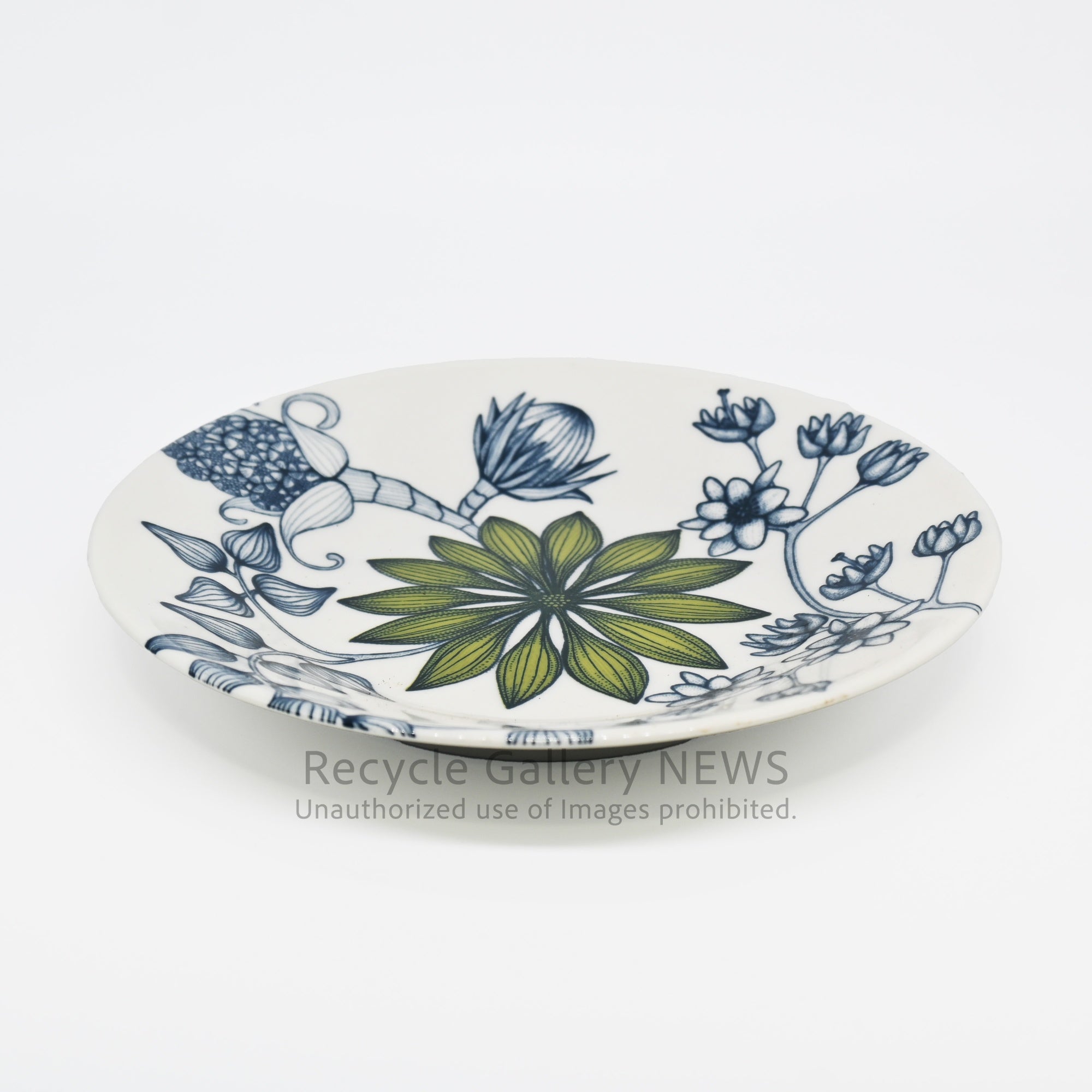 ARABIA  Runo Spring Drop Finland Floral 16.5cm Plate with Old Backstamp, Scandinavian Style / アラビア "ルノ スプリング ドロップ" 16.5cmプレート フィンランド 北欧 花柄  旧スタンプ