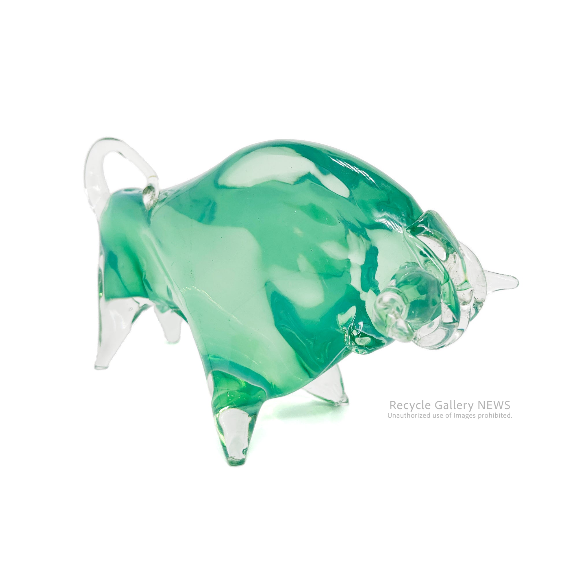 Glass bull figurine Green / ガラス製 闘牛 オブジェ エメラルドグリーン