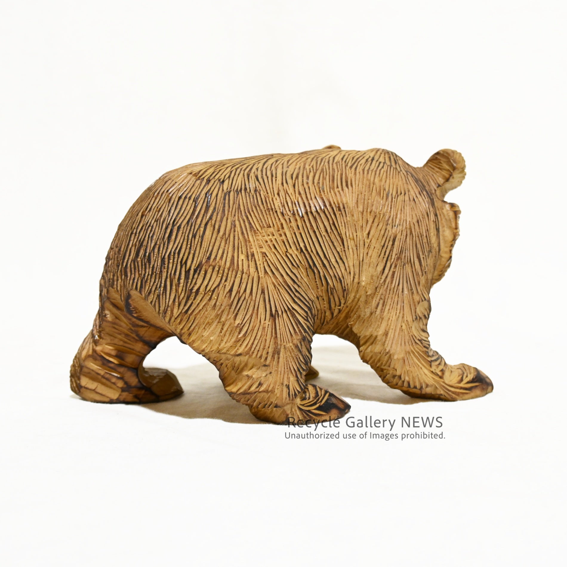 Wooden bear carving Light brown Natural finish Hokkaido souvenir Showa retro Japan / 木彫り 熊 表面焼き ライトブラウン ナチュラル 北海道 お土産 昭和レトロ 日本
