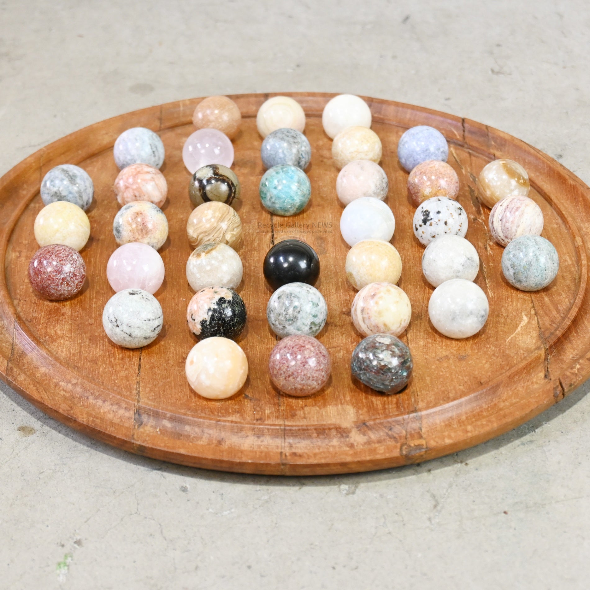 Peg solitaire with base three pieces are cracked Board games / ペグソリティア 台座付 駒３つ割れありテーブルゲーム ボードゲーム