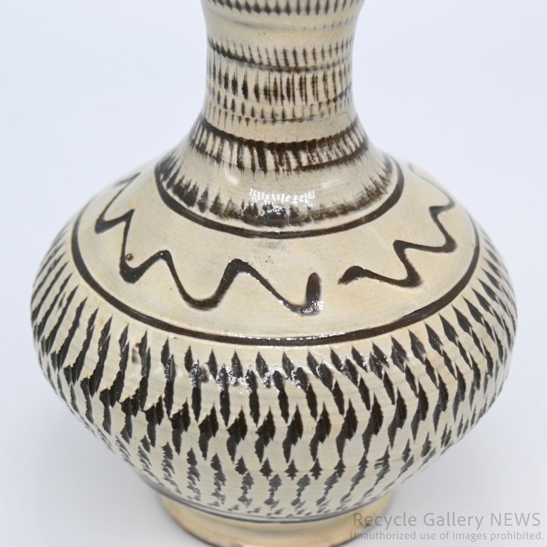 Onta Ware Tobikanna Bud Vase Ivory Brown Modern Japanese Folk Craft / 大分 小鹿田焼 飛び鉋 一輪挿 花瓶 アイボリー ブラウン 伝統工芸 和モダン