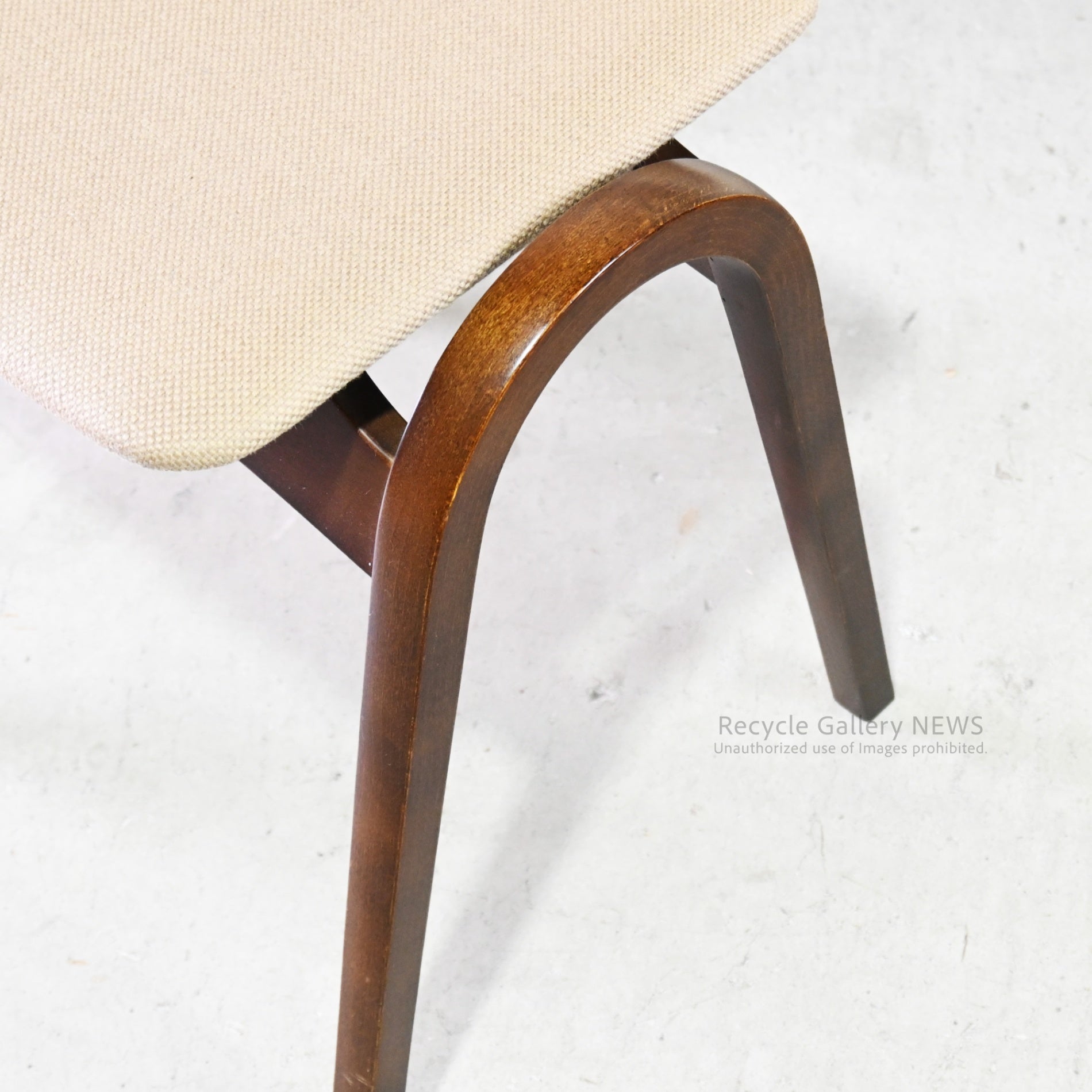 Bentwood "Kenmochi Stool" by Isamu Kenmochi for Akita Mokko Japanese Modern / 秋田木工 剣持スツール 日本 曲木 ジャパニーズモダン 剣持勇
