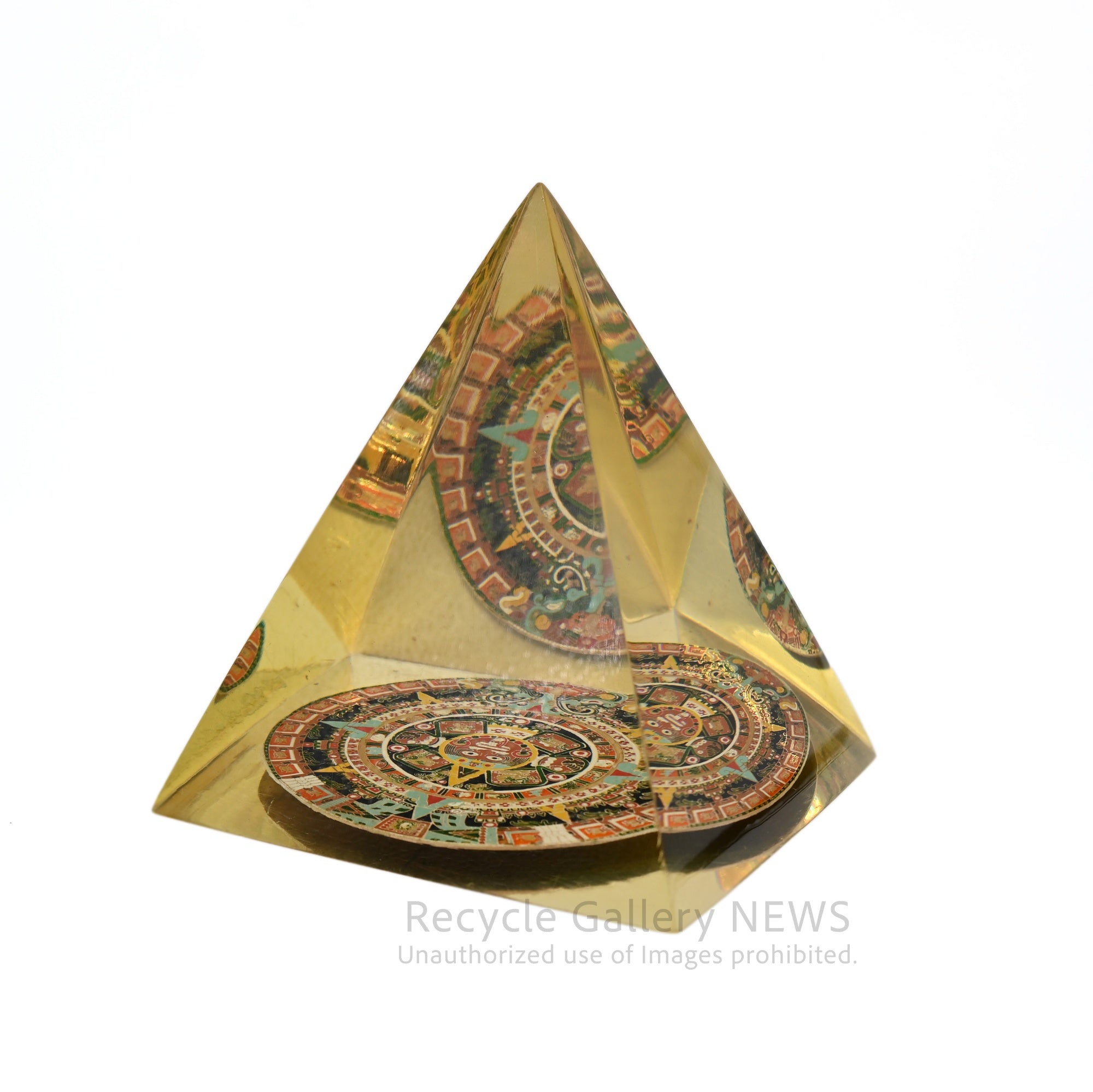 Acrylic Aztec Sun Stone Calendario Azteca Mesoamerican Pyramid Topaz Object Display Piece / アクリル アステカカレンダー 太陽の石 メソアメリカ ピラミッド トパーズ オブジェ ディスプレイ