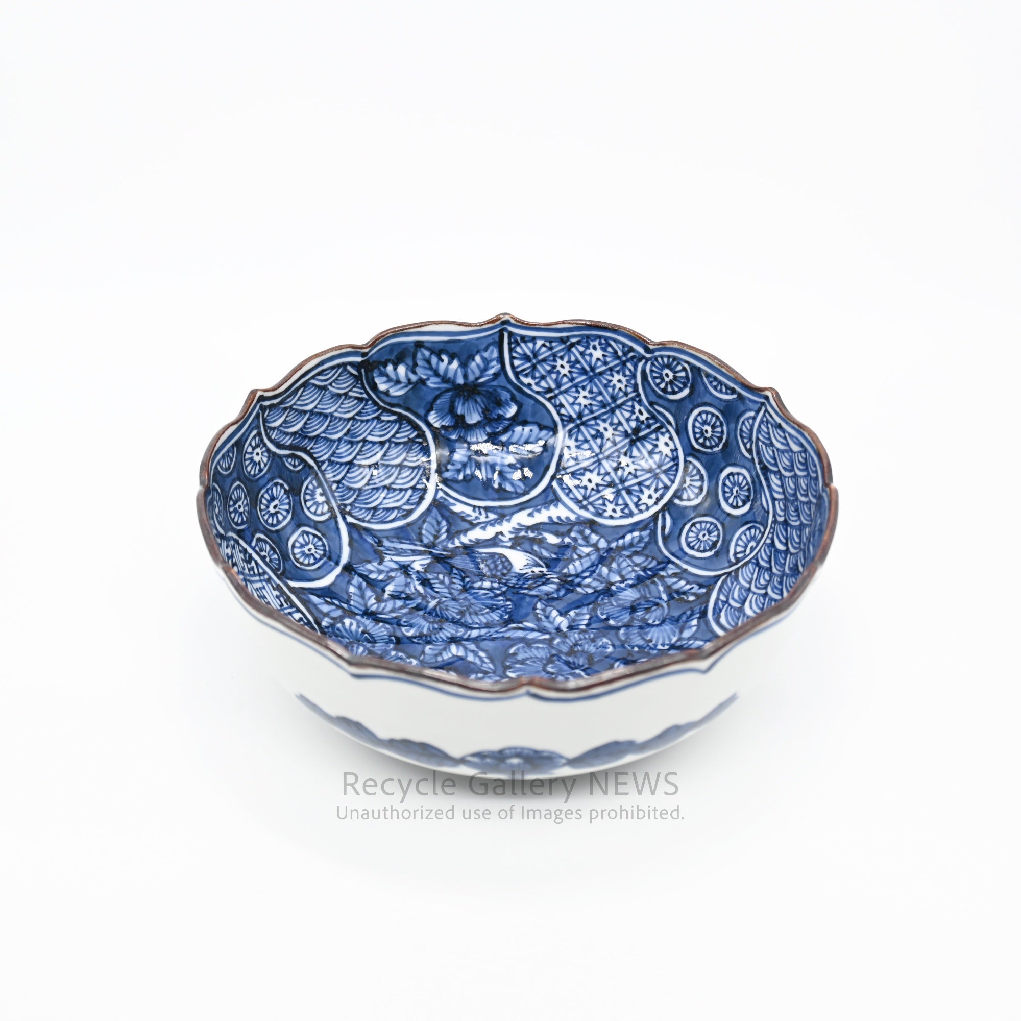Ichiraku Yamamoto Blue White Porcelain Neziri-Shonzui Lobed-Rim Bowl / 山本壹楽 壹楽窯 染付 ねじり祥瑞 稜花 鉢 藍色