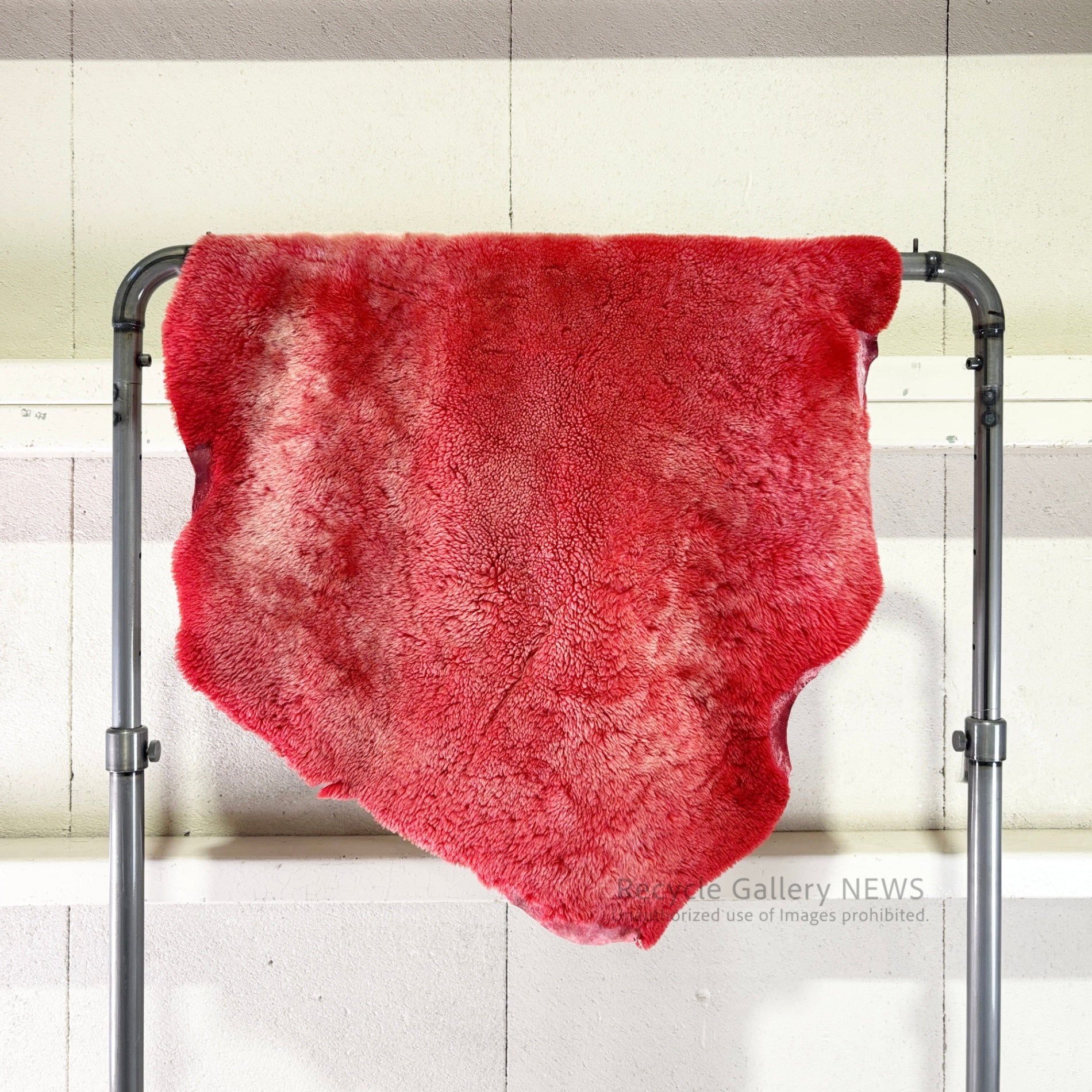 Red sheepskin rug / ムートンラグ 赤 羊 絨毯