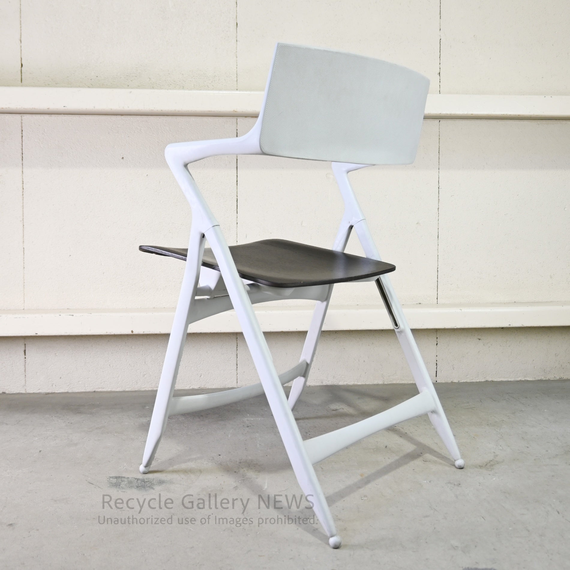 Discontinued Plywood Seat  kartell Dolly chair by Antonio Citterio Italy Milan /  カルテル  ドリー チェア イタリアミラノ アントニオ・チッテリオ プライウッド座面 廃盤品
