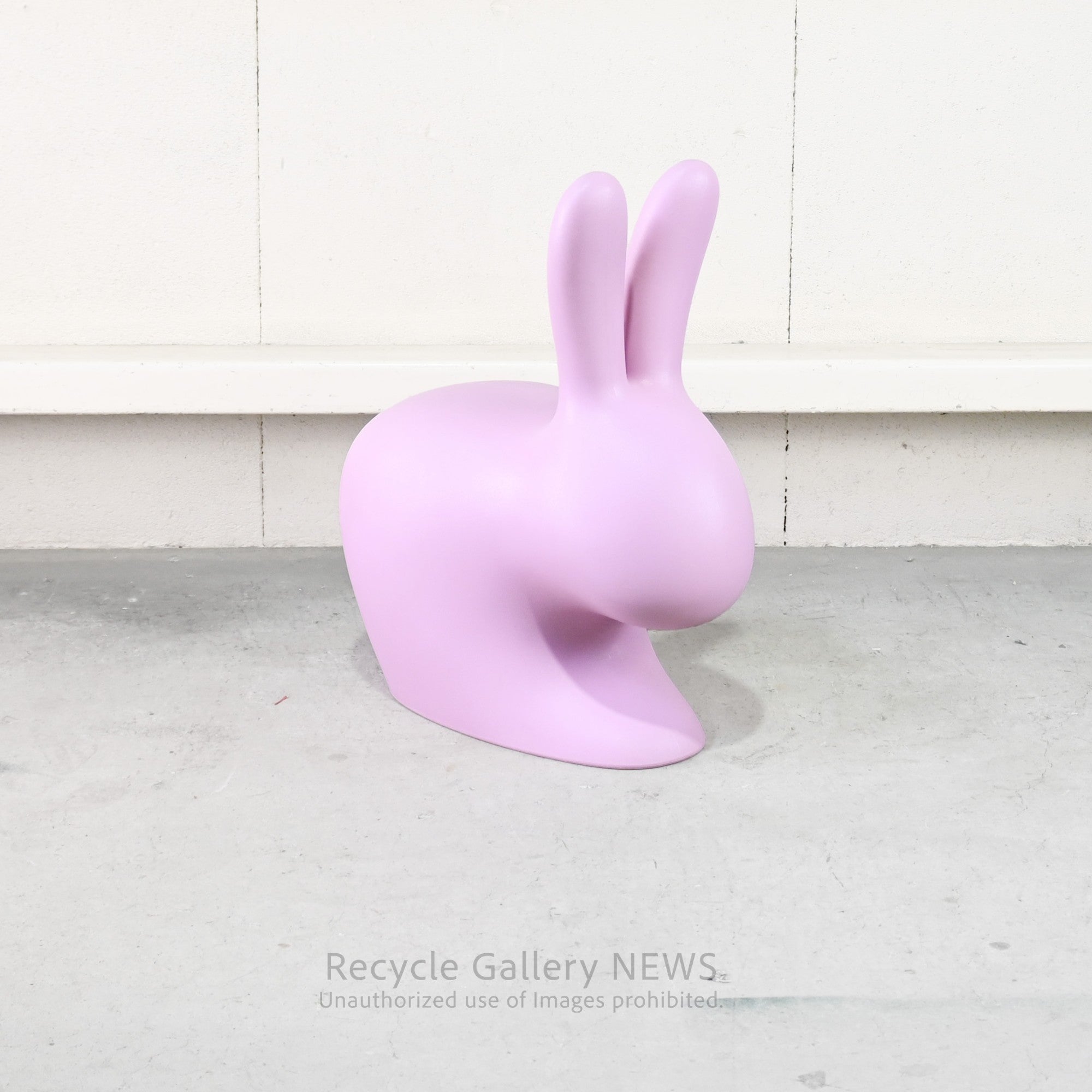 Qeeboo  Rabbit Chair Baby Pink Italian  Polyethylene Playful Storybook Design Indoor & Outdoor Use / クイーブー ラビットチェア  イタリア 物語 遊び心 ピンク ポリエチレン 内外兼用