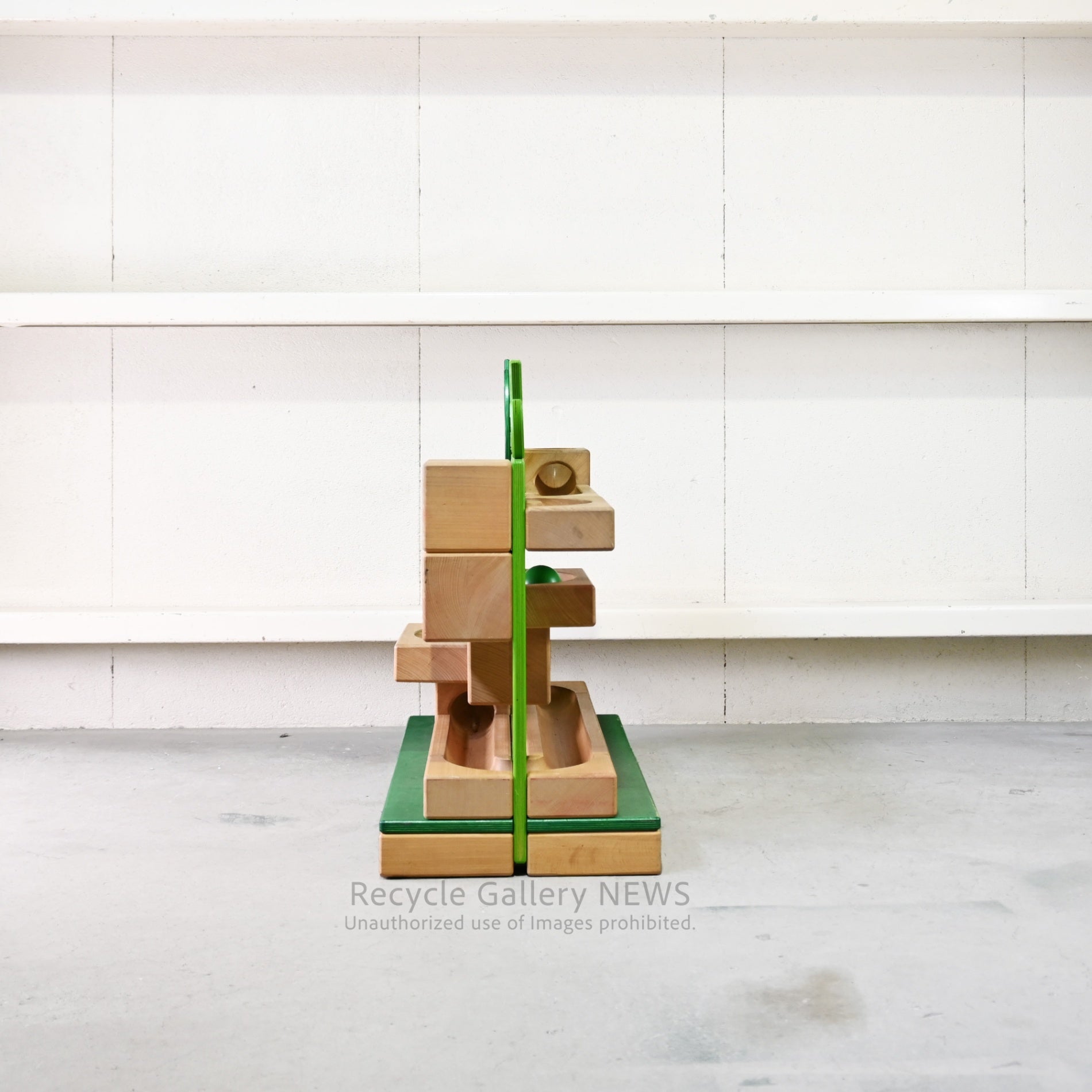 Bornelund Japanese Wooden Marble Run Educational Toy for All Ages / マーブルラン 木製 日本 知育玩具 オモチャ 全年齢