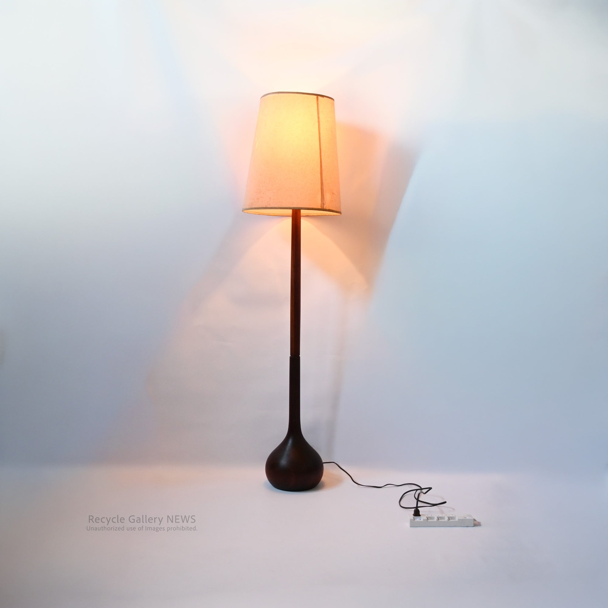 Scandinavian vintage Teardrop base Floor stand masterpiece Denmark / 北欧ヴィンテージ ティアドロップベース フロアスタンドライト マスターピース デンマーク
