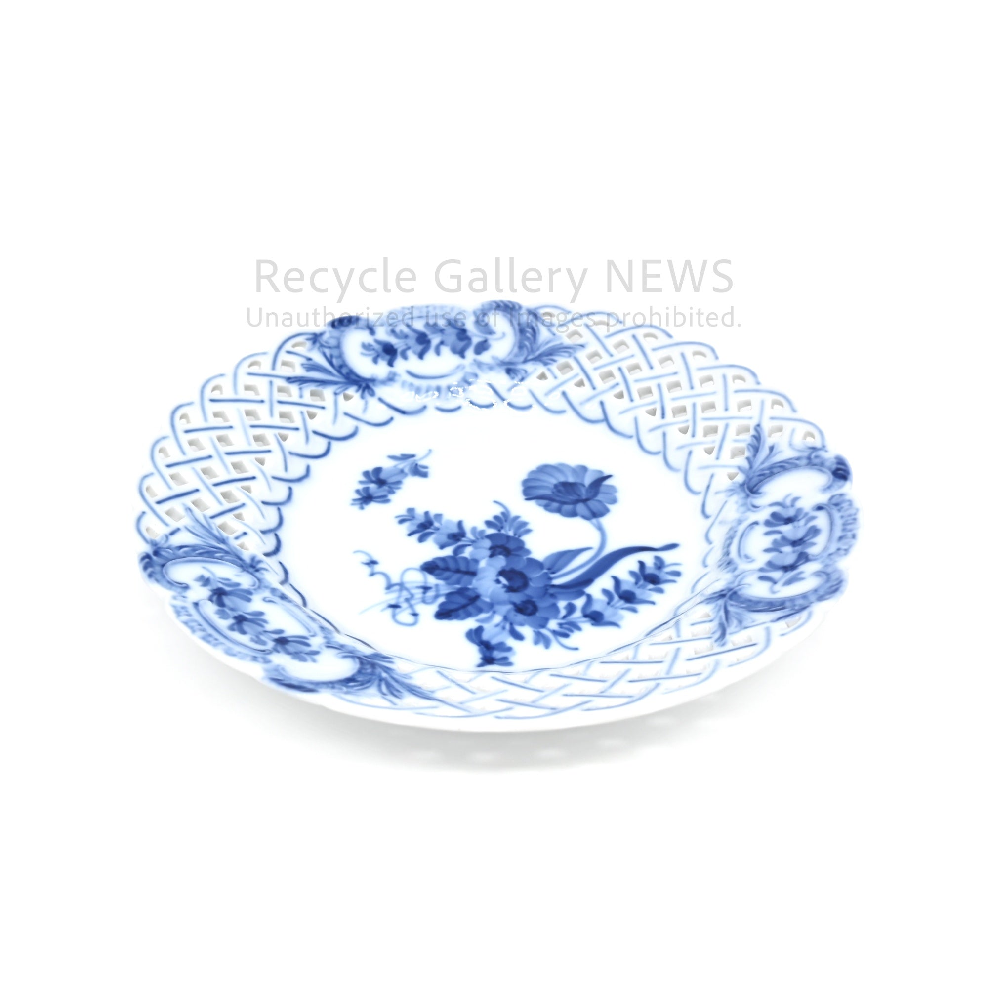 Royal Copenhagen "Blue Flower" Open Work Prate White Cobalt Blue Porcelain / ロイヤル・コペンハーゲン ブルーフラワー 透かし彫り 皿 プレート 白 青 磁器 北欧食器