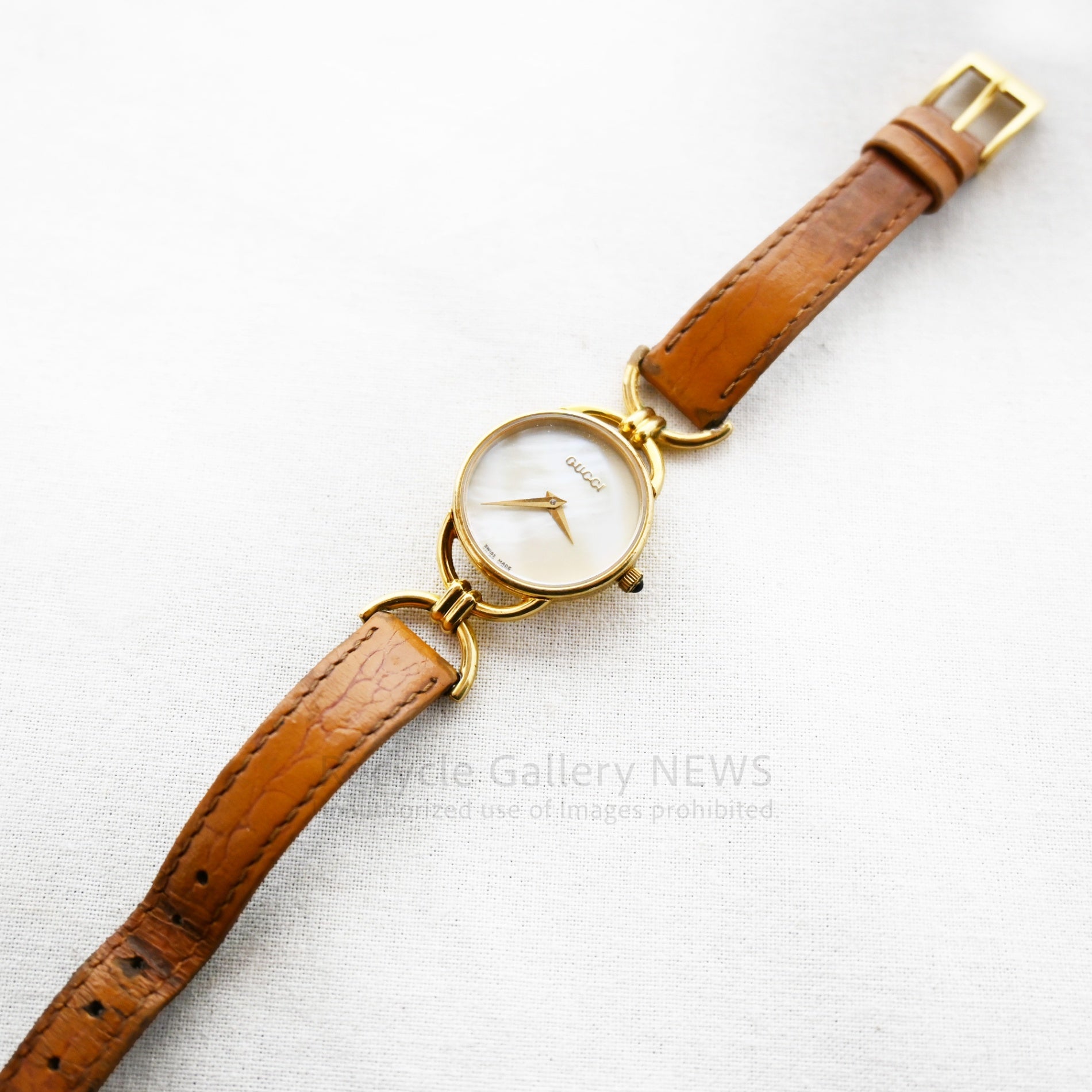 Gucci 6000.2.L Quartz Gold White Shell Operation Unconfirmed Treated as Junk / グッチ クオーツ ゴールド ホワイトシェル 動作未確認・ジャンク扱い