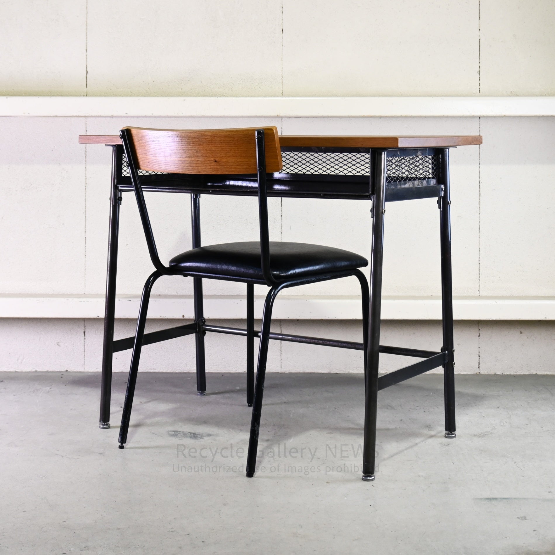 BIMAKES SOLID WOOD IRON DESK Compact desk and chair set Industrial design / ビメイクス ソリッドウッド アイアンデスク コンパクトデスク チェア セット 机 インダストリアルデザイン