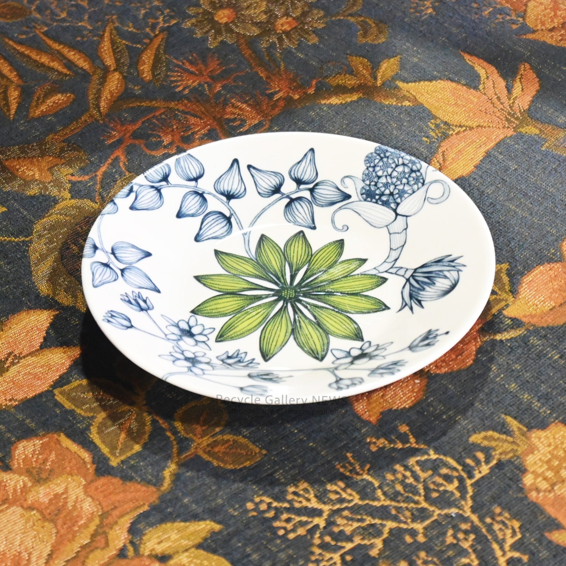 ARABIA  Runo Spring Drop Finland Floral 16.5cm Plate with Old Backstamp, Scandinavian Style / アラビア "ルノ スプリング ドロップ" 16.5cmプレート フィンランド 北欧 花柄  旧スタンプ