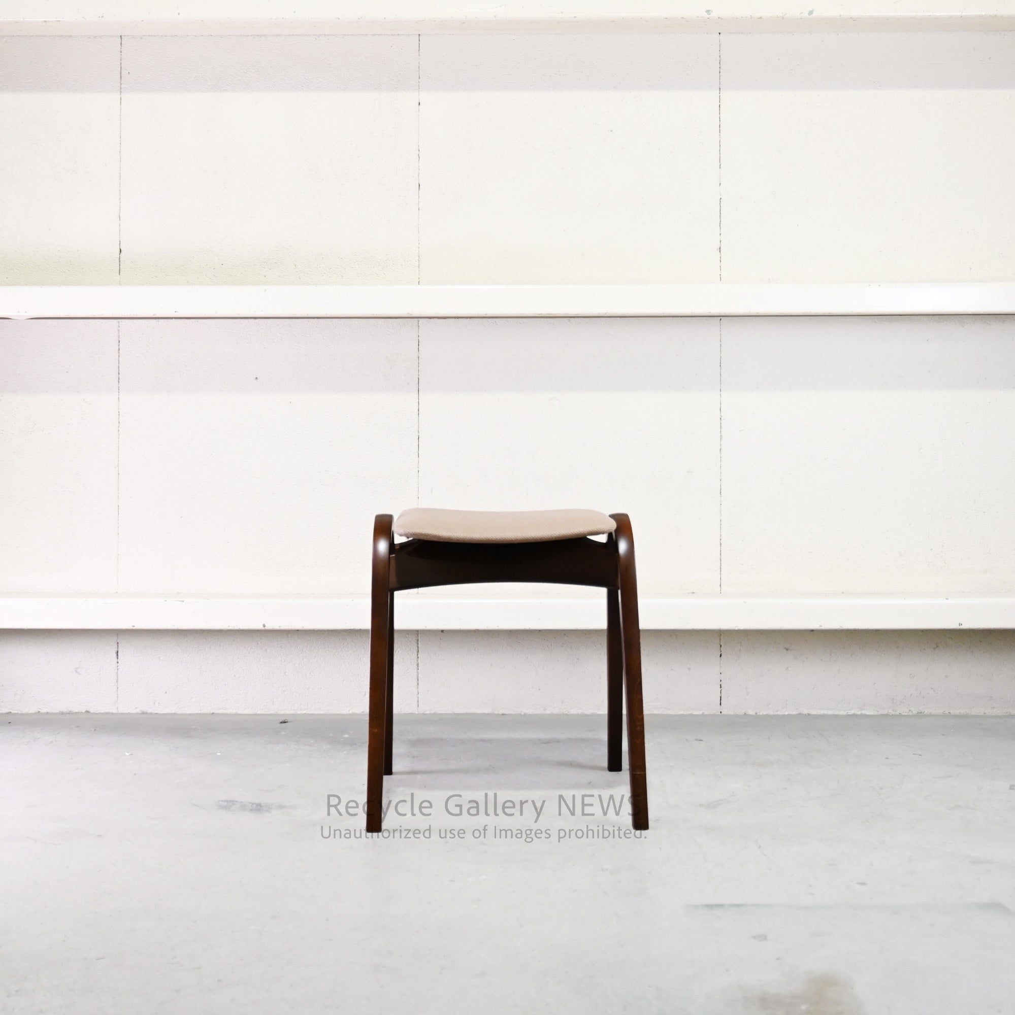 Bentwood "Kenmochi Stool" by Isamu Kenmochi for Akita Mokko Japanese Modern / 秋田木工 剣持スツール 日本 曲木 ジャパニーズモダン 剣持勇